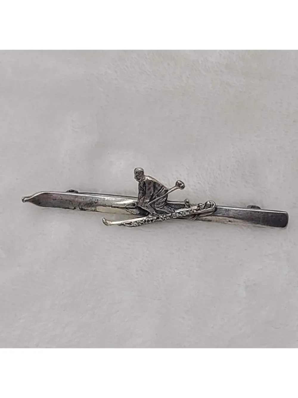 Vintage White Mountains NH Skier Brooch Silver Tone Travel Souvenir Ski Pin